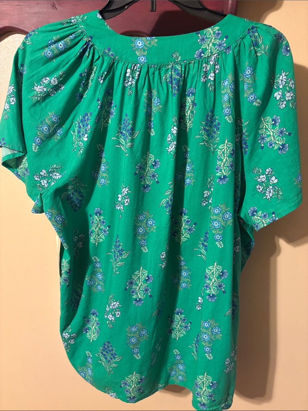 St. John's Bay Green Floral Split V-Neck Blouse large - Picture 2 of 4